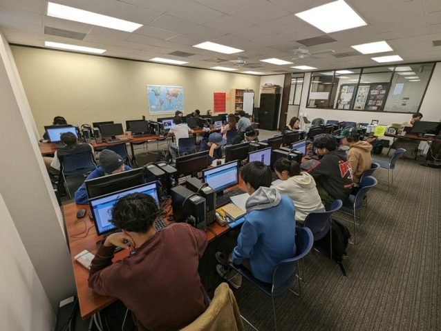 Lớp Học Máy Tính Văn Phòng: Tối Ưu Hóa Kỹ Năng & Quản Lý Hiệu Quả