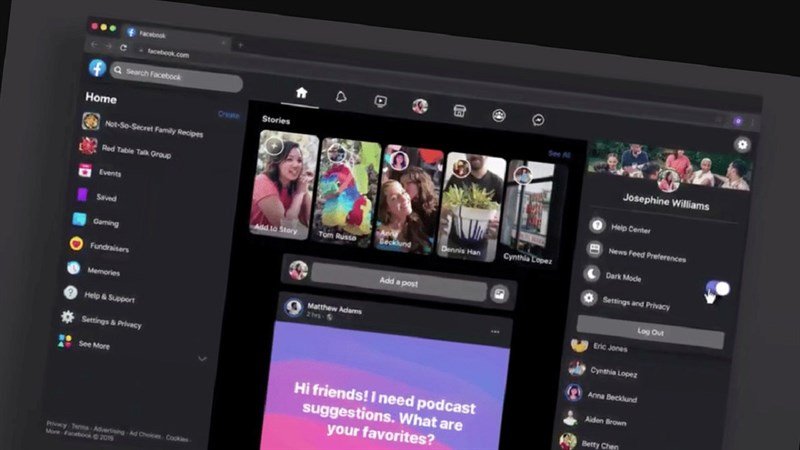 Người dùng máy tính đang đăng video dài lên Story Facebook