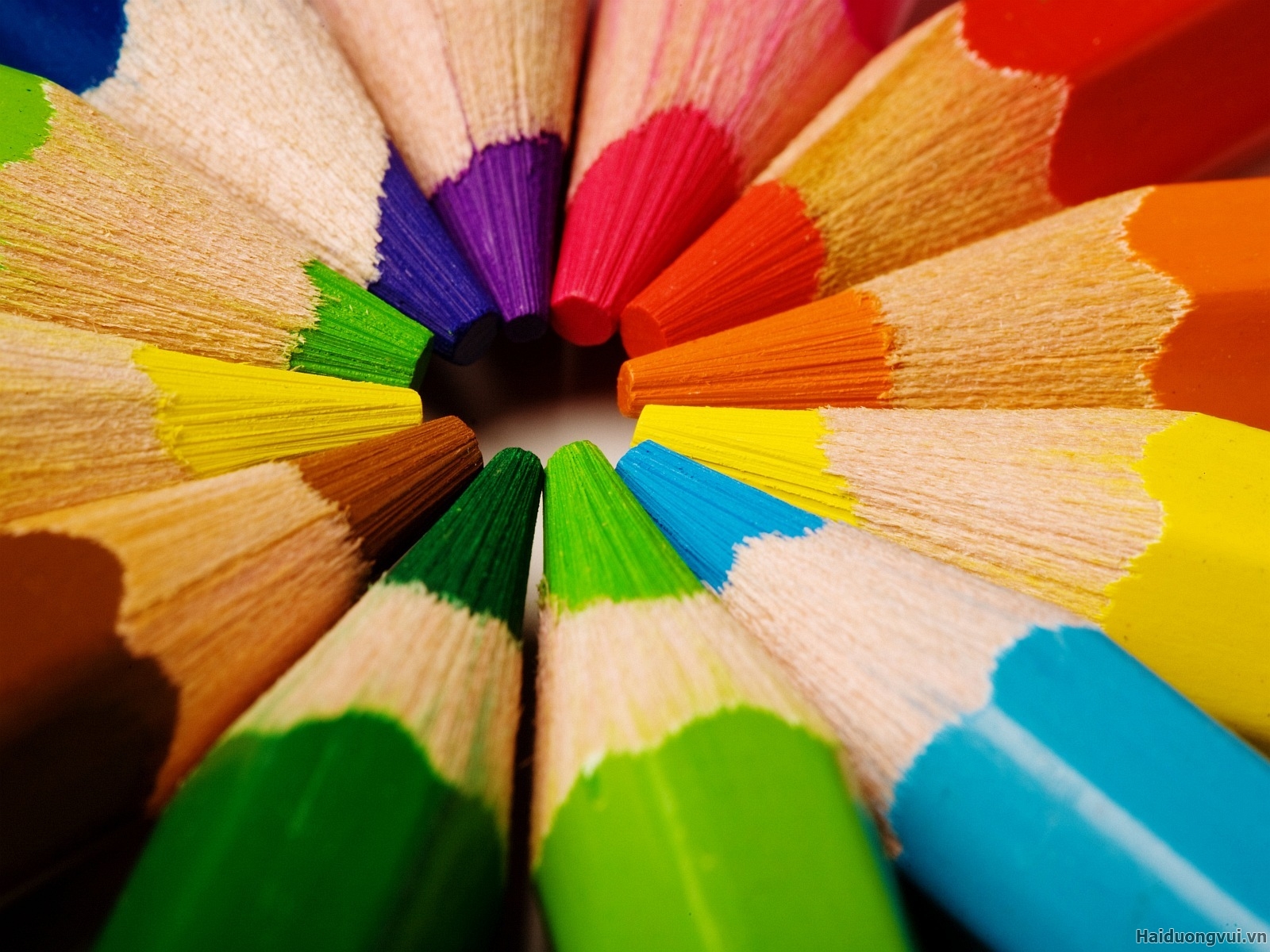 Hệ màu RGB, CMYK, HSB, LAB trong ứng dụng đồ họa máy tính