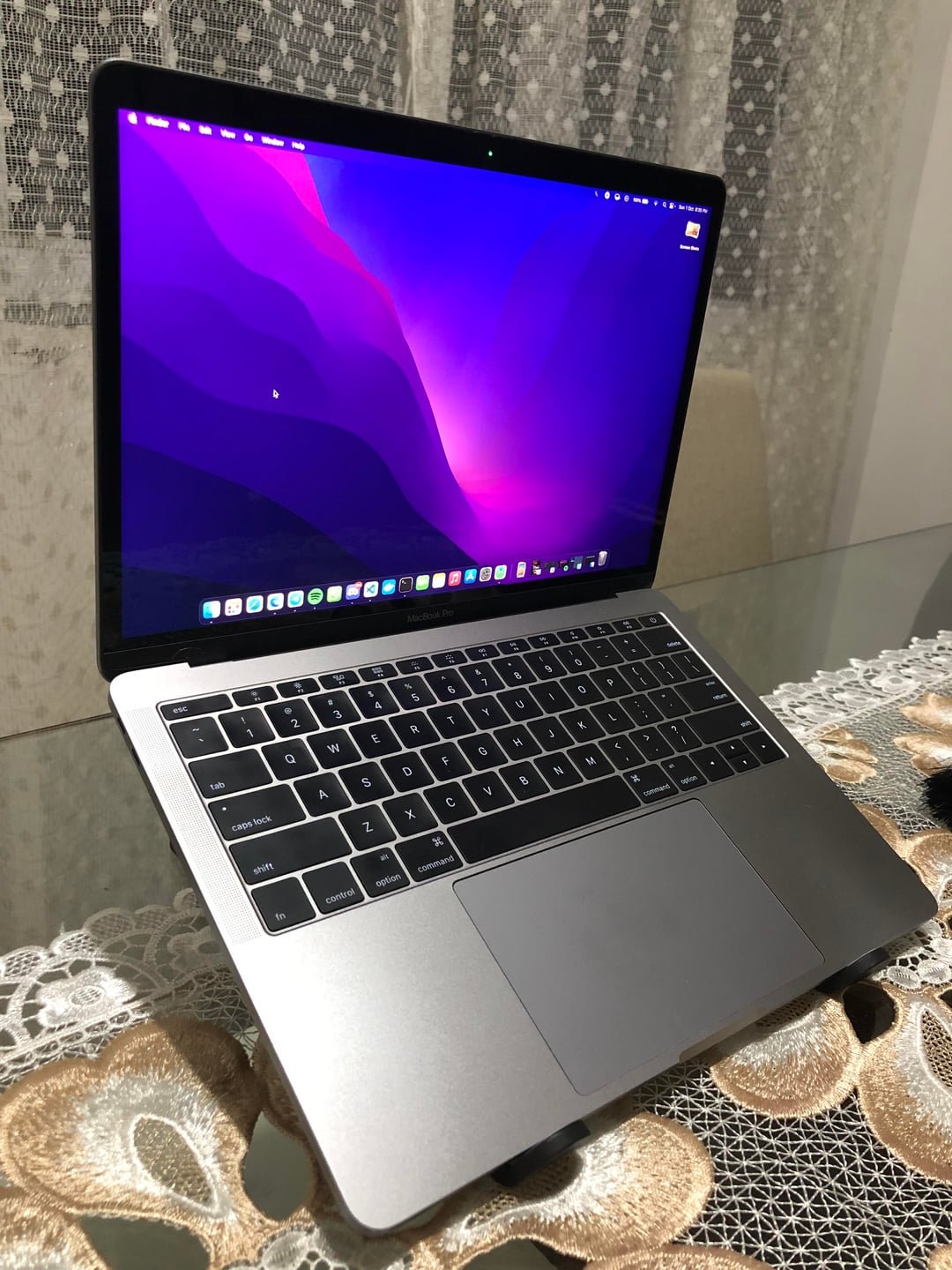 Cấm bay máy tính MacBook Pro 15 inch bị triệu hồi pin