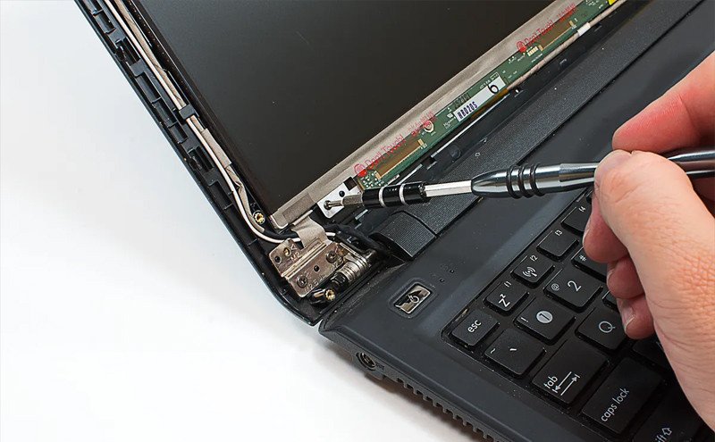 Hãy đem màn hình tới các trung tâm bảo hành hoặc thợ sửa uy tín khi không tự khắc phục được lỗi