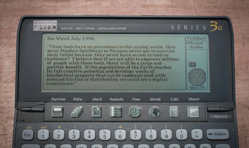 EPOC: Hệ điều hành điện thoại di động đầu tiên của Psion.
