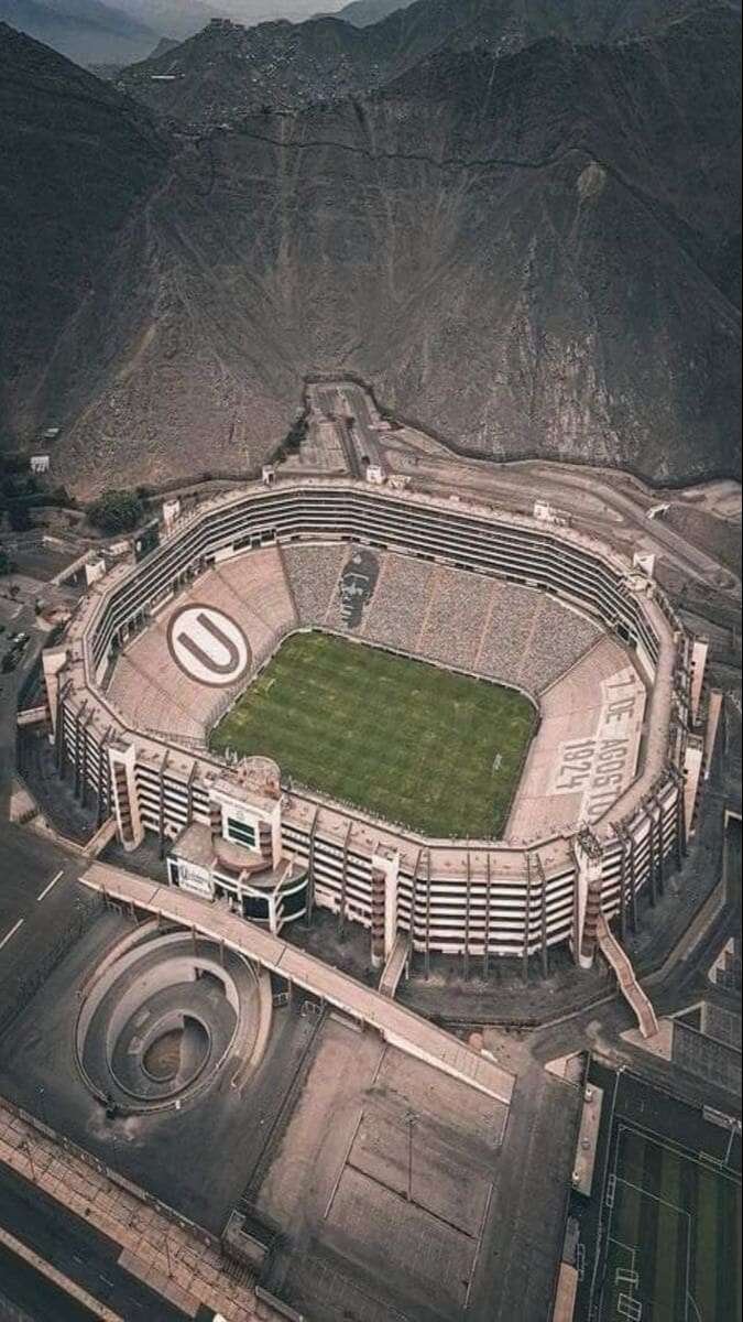 Hình nền bóng đá sân cỏ 4K cho máy tính