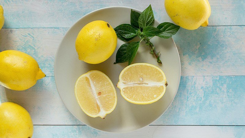 Hình nền máy tính màu vàng với hiệu ứng gradient mềm mại