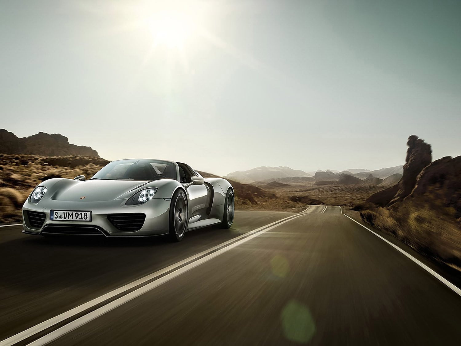 Hình nền Porsche 918 Spyder 4K màu bạc