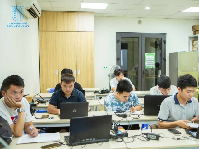 Học Sửa Chữa Phần Mềm Máy Tính: Lựa Chọn Nghề Nghiệp Tiềm Năng