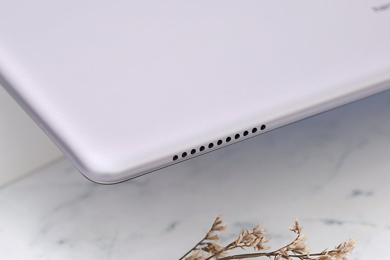 Hệ thống 4 loa Harman/Kardon trên máy tính bảng Huawei Mediapad M5 Lite mang đến âm thanh sống động