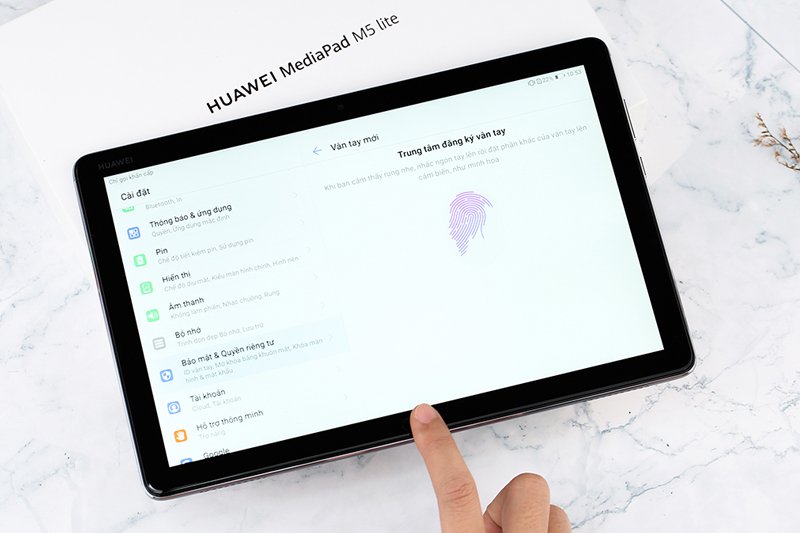Máy tính bảng Huawei MediaPad M5 Lite tích hợp cảm biến vân tay bảo mật