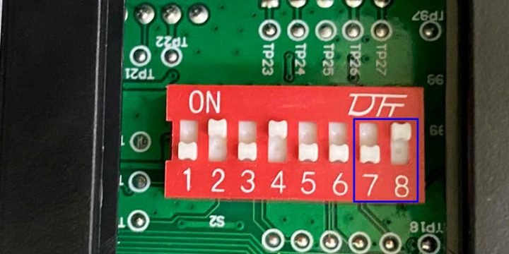 Gạt công tắc SW-7 và SW-8 để cấu hình máy in bill qua COM