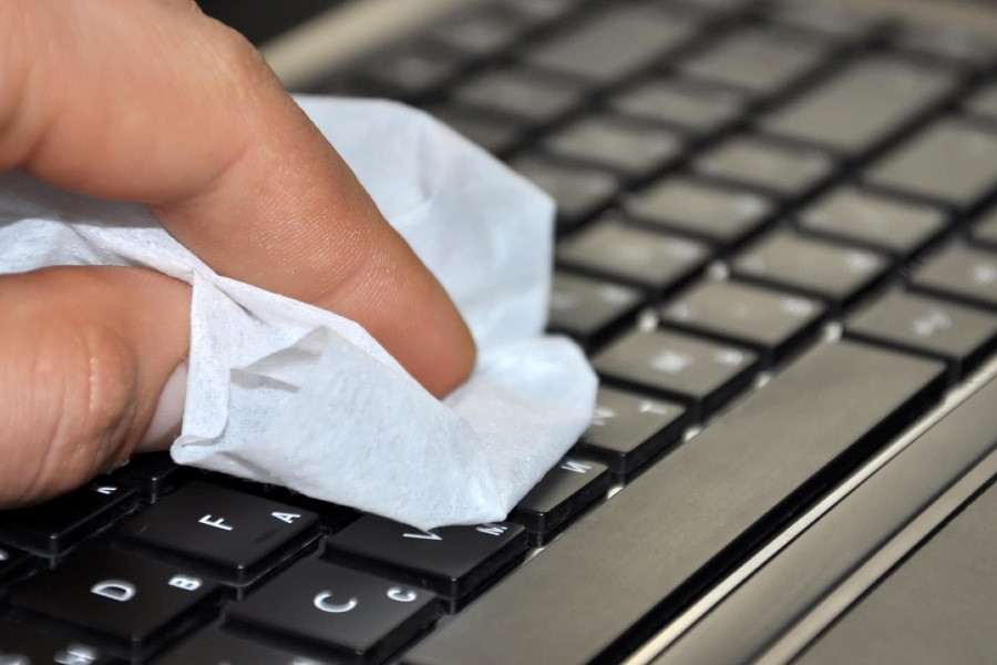 khăn mềm làm sạch bàn phím laptop