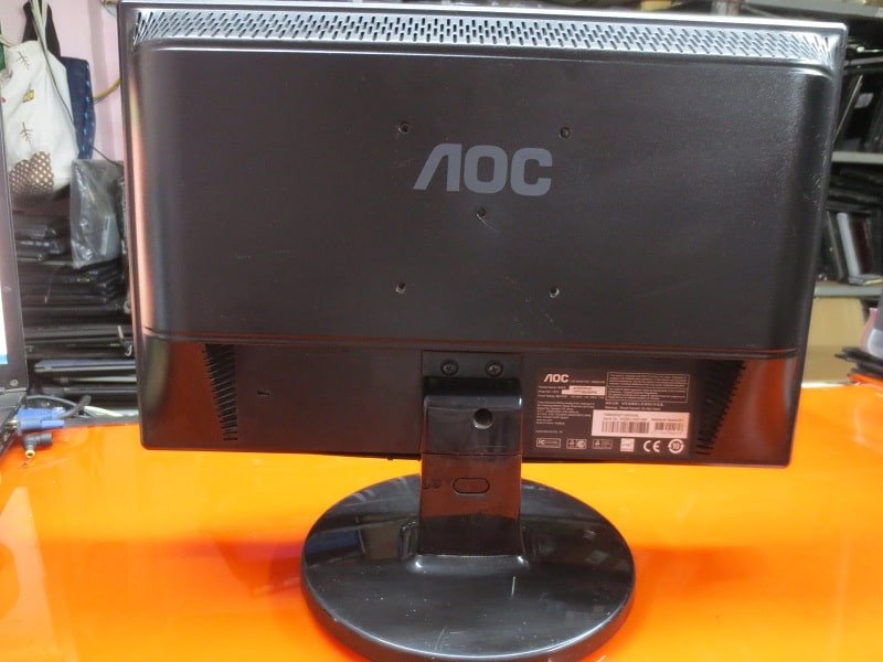 Màn hình máy tính 16 inch AOC E1620SWB từ góc nhìn nghiêng