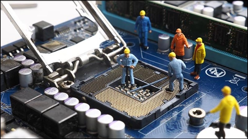 Thực hiện bảo trì định kỳ màn hình máy tính và kiểm tra kết nối