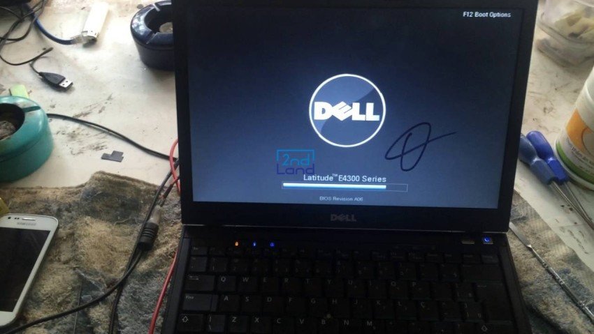 Màn hình máy tính Dell cũ có lỗi nhỏ