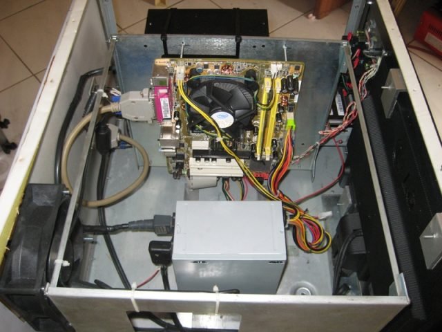 Màn hình máy tính bị xanh mờ: Nguyên nhân và cách khắc phục hiệu quả