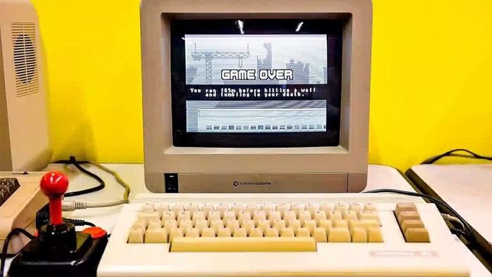 Chiếc Máy Tính Cá Nhân Đầu Tiên: Lịch Sử Hình Thành và Tầm Ảnh Hưởng Vượt Thời Gian