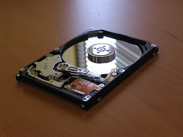 Ổ cứng SSD thay thế HDD giúp máy tính chậm nên nâng cấp gì