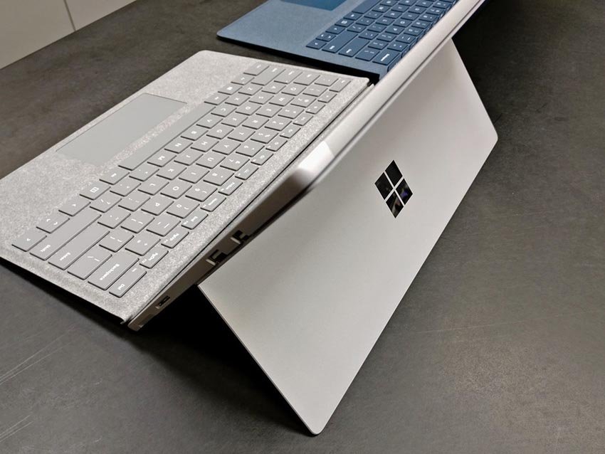 Bề mặt lưng của Microsoft Surface Pro 2017, gợi ý về hệ thống tản nhiệt hiệu quả