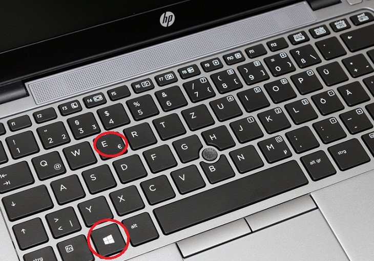 Mở File Explorer trên Windows để bắt đầu cách format USB trên máy tính