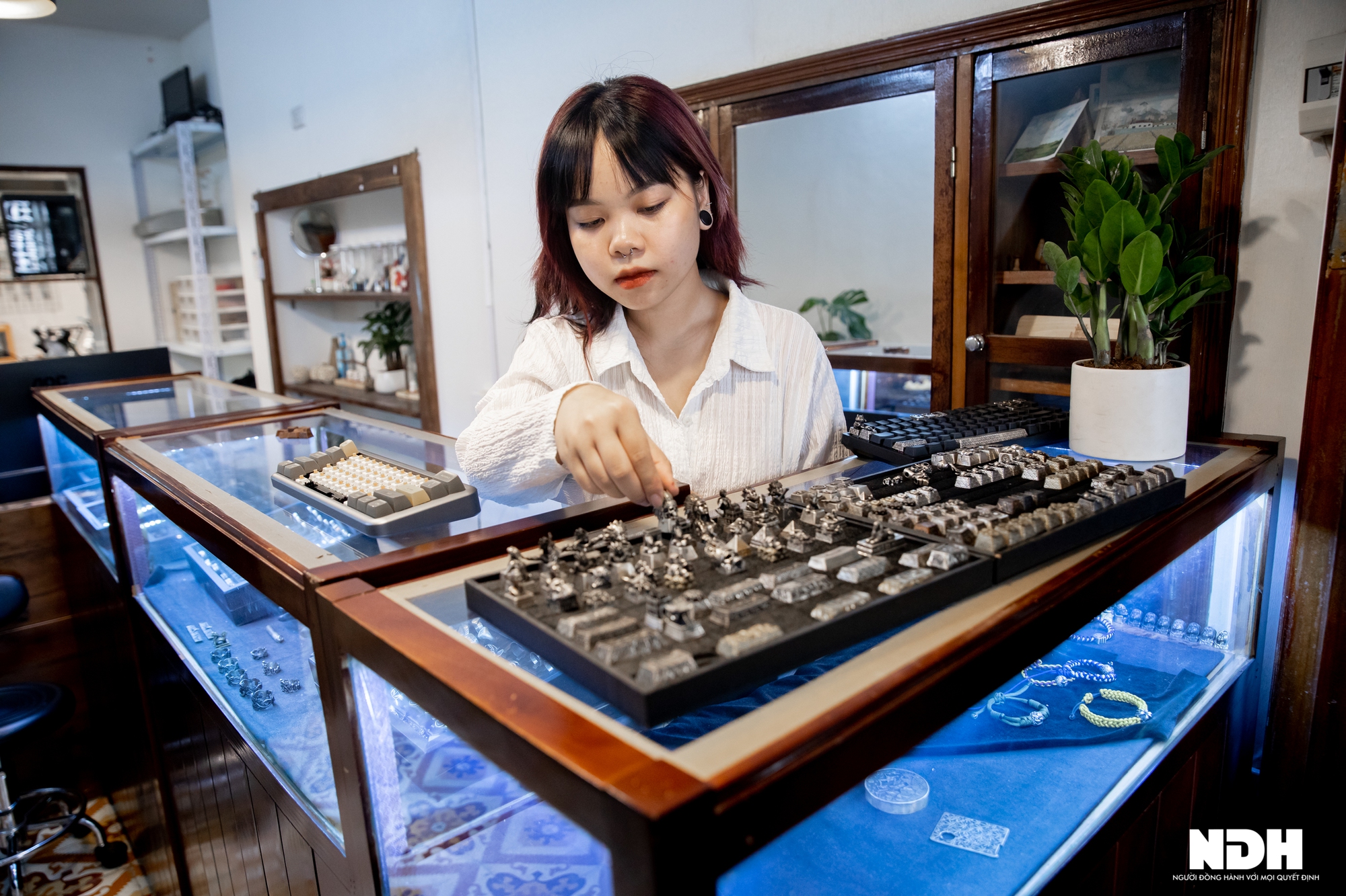 CÔ GÁI HÀ NỘI LÀM NÚT BÀN PHÍM MÁY TÍNH BẰNG KIM LOẠI QUÝ GIÁ CHỤC TRIỆU ĐỒNG - ẢNH 1.
