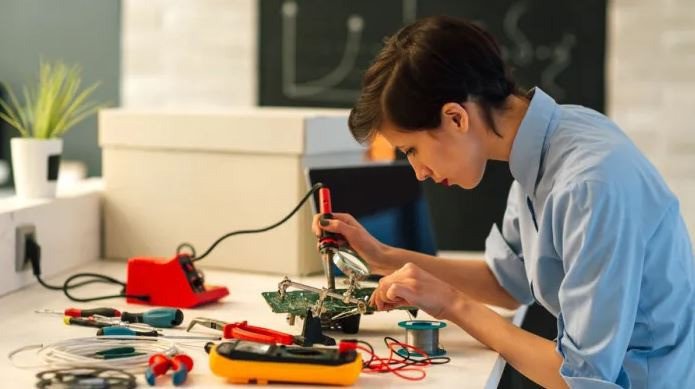 Kỹ thuật máy tính học gì: Lộ trình và Cơ hội Phát triển Chuyên sâu