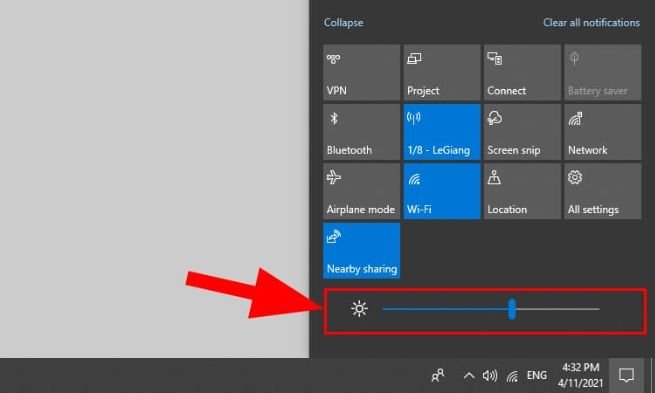 điều chỉnh độ sáng màn hình qua taskbar