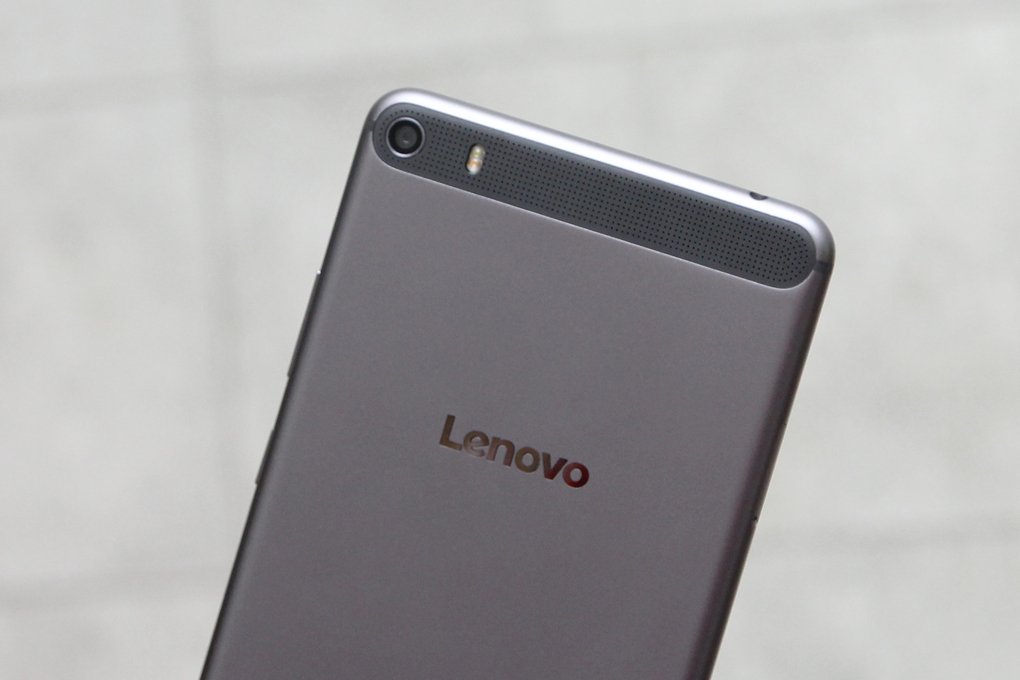 Màn hình và loa của máy tính bảng Lenovo Phab Plus