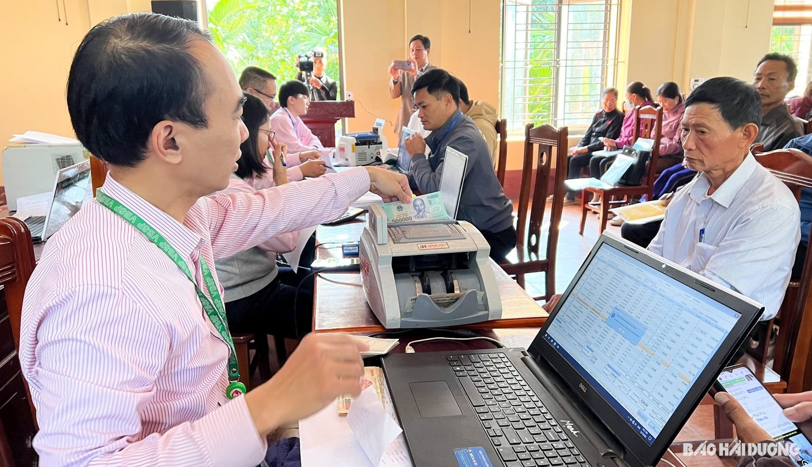 Máy tính cho học sinh sinh viên hỗ trợ học tập trực tuyến và nghiên cứu hiệu quả