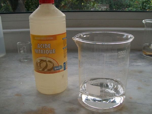 Ngâm CPU trong axit nitric