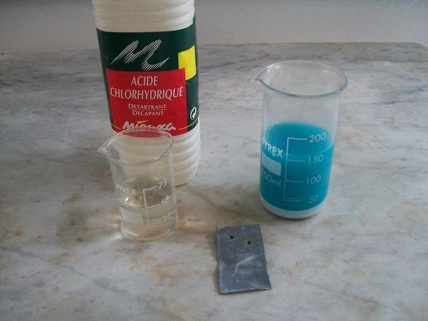 Bạc kim loại bắt đầu xuất hiện