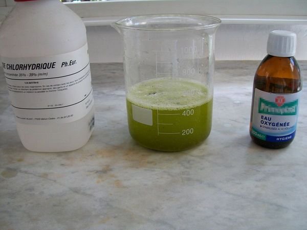 Ngâm CPU trong HCl và oxy già