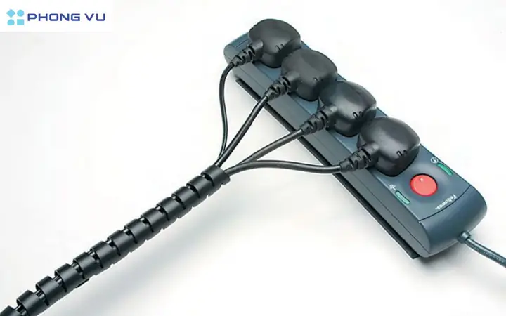 giấu dây điện bàn máy tính