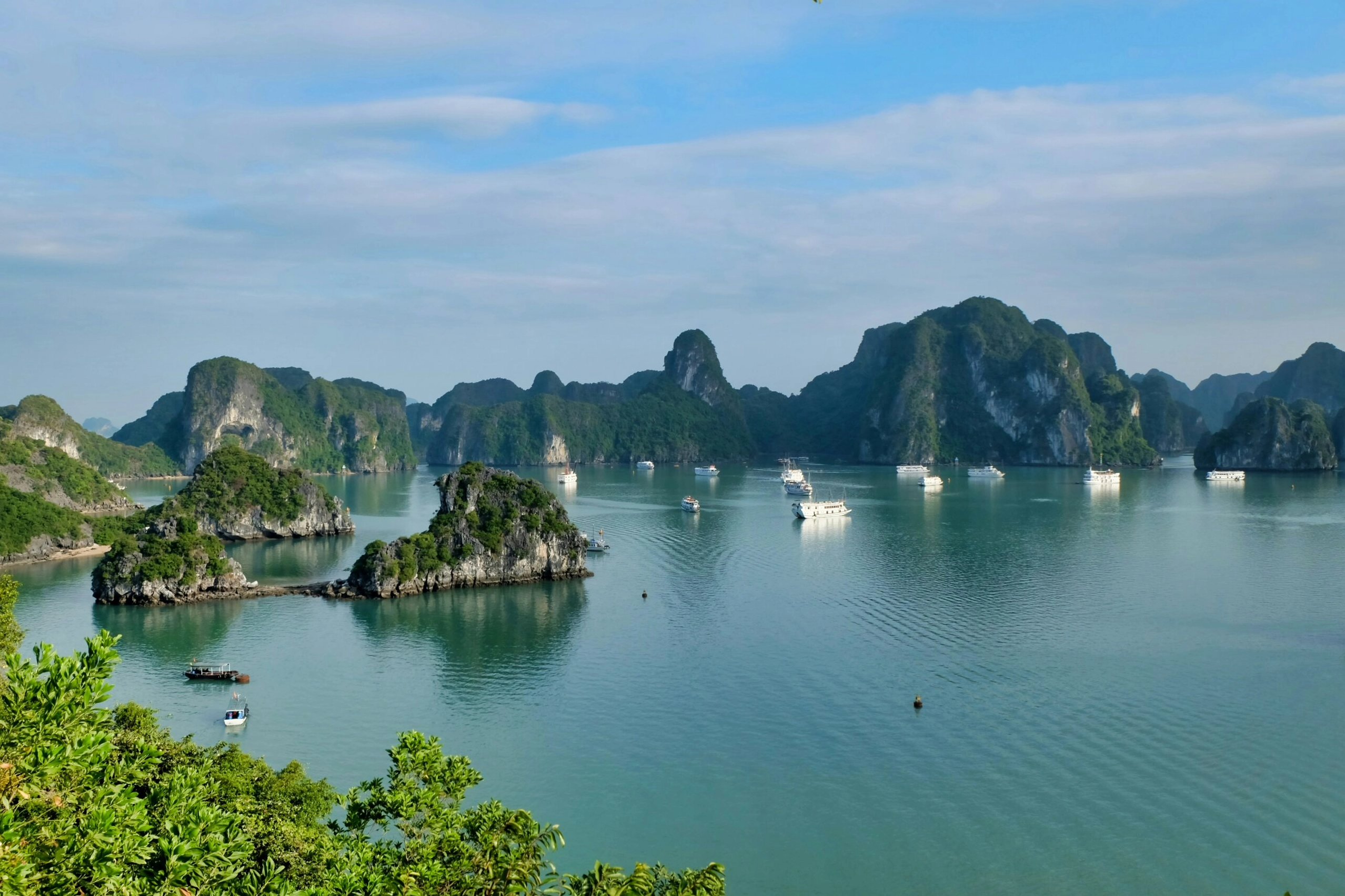 Du thuyền Vịnh Hạ Long - Khám phá vẻ đẹp bất tận