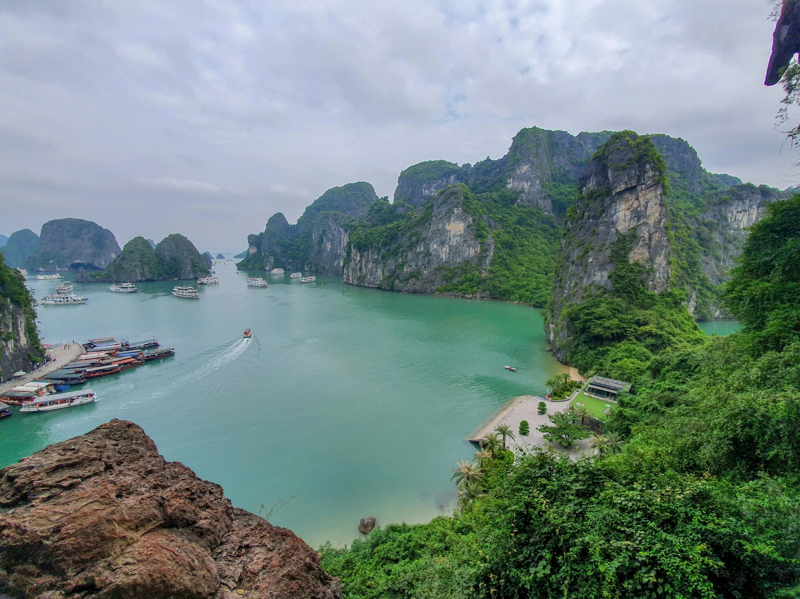 Vịnh Hạ Long từ trên cao - Toàn cảnh kỳ vĩ